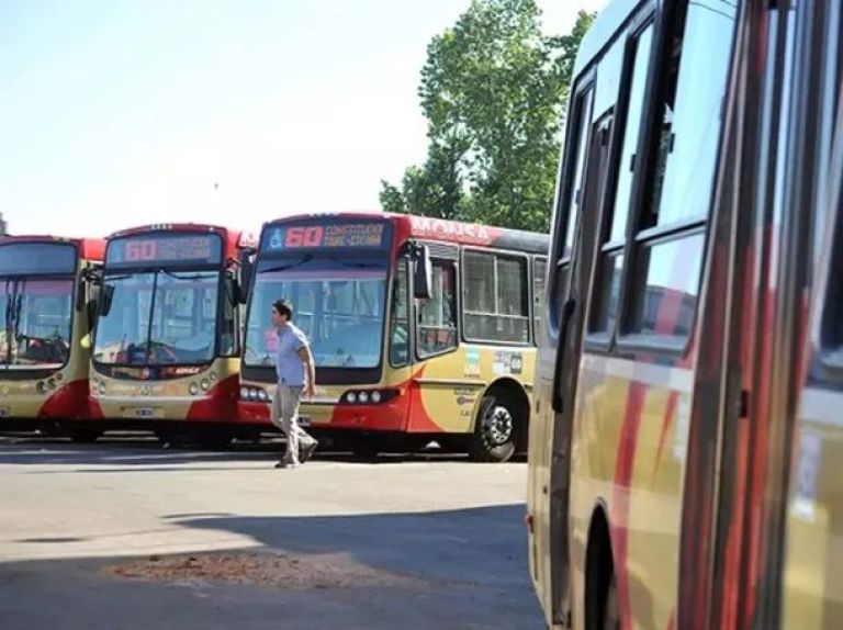 Crisis en el transporte: Reducen las frecuencias de los colectivos en ...