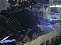Un derrumbe en el techo del edificio central de Edesur puso en alerta a los vecinos