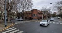 Villa Devoto: Quién es la mujer que murió arrollada tras caer al bajar de un colectivo