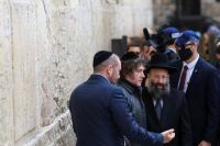 Milei inició su gira en Israel con una visita al Muro de los Lamentos
