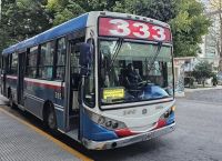 Paran al menos 4 líneas de colectivos en reclamo de pago de salarios adeudados