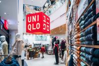 En un contexto de caída del consumo, la marca japonesa UNIQLO planea su llegada a Argentina