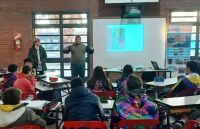 Sin mochila y con útiles en mano: Así sugirieron asistir a la escuela en varios puntos del país