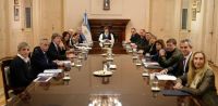Milei respaldó otra vez a Adorni y acelera cambios en el Presupuesto y nuevos recortes 