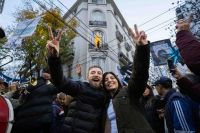 Multitudinario apoyo a Cristina en Lomas:  "Lo que hiciste no se olvida en la vida"