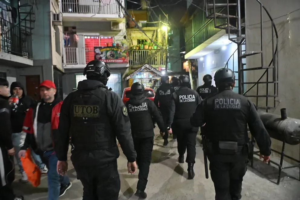 El megaoperativo de seguridad moviliz&oacute; 1.500 efectivos en simult&aacute;neo en 15 villas