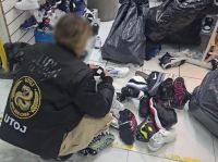 Flores: La Policía de la Ciudad secuestró más de 5 mil pares de zapatillas de contrabando