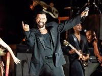 Susto en un show de Ricky Martin: arrojaron gas lacrimógeno en el escenario