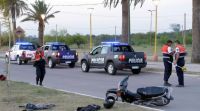 Santiago del Estero: manejaba una moto, chocó con un gato y murió