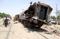 Terror en Pakistán: al menos 24 muertos por un coche bomba contra un tren militar