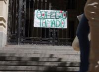 Estudiantes del Pellegrini y CNBA realizan una toma para visibilizar la situación en educación  