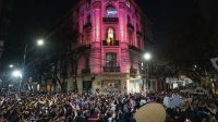 El intendente de Hurlingham y militantes sorprendieron a Cristina con una proyección de la Rosada 