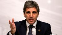 Caputo va por los dólares del colchón: anunció una nueva Ley de Inocencia Fiscal