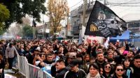 El último adiós al Indio Solari reúne a miles en Avellaneda
