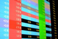 Conflicto en Medio Oriente: Suben los precios del petróleo y caen las bolsas de todo el mundo