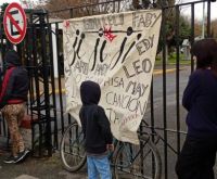 Fanáticos se concentran en el cementerio de Lanús tras el traslado de los restos del Indio