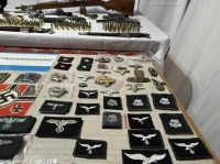 Vendía uniformes militares y lo imputaron tras el hallazgo de un arsenal y objetos con simbología nazi