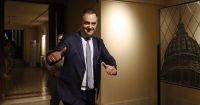 Revelan que Adorni habría gastado 8 millones en sábanas de lujo