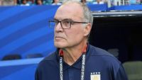 Marcelo Bielsa se despidió de Uruguay: "Hemos decepcionado a los aficionados"