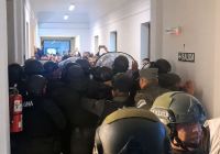 Gendarmería intervino en una protesta por despidos en la CNEA