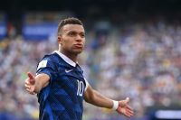 Mbappé cruzó a una senadora paraguaya y Francia condenó los insultos racistas