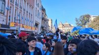 Así fueron los festejos de los hinchas argentinos tras el pase a cuartos