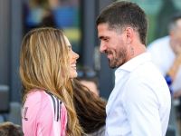 Tini alentó con la familia de De Paul y le dedicó un romántico mensaje luego de la victoria