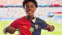 Speed intentó romper su fama de "mufa" con una llamativa camiseta en el partido Francia-Marruecos