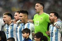 Esta noche, todos los canales de aire y señales deportivas transmitirán el Himno Nacional cantado por la Selección