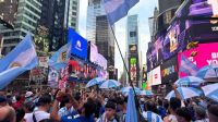 En la previa de la final del Mundial, Times Square se tiñó de celeste y blanco