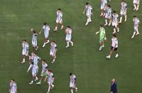 Quiénes son los futbolistas que no volverían a la Argentina tras la final del Mundial 2026