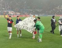 Tigre desplegó una bandera por Malvinas evocando el histórico festejo en el Mundial 2026