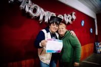 La diputada nacional Natalia Zaracho terminó la secundaria y lo celebró junto a vecinos de Lomas