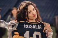 La bronca de los fans con una de las condiciones para ingresar a los shows de Rosalía