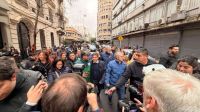Kicillof se sumó a la movilización frente al Congreso: "Quieren vender nuestro territorio"