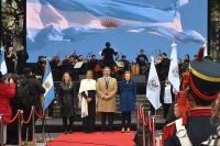 Homenaje a San Martín: La Ciudad reconoció a médicos, policías y docentes como los héroes de hoy