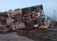 Volcó un camión con gas butano en la Ruta nacional 205 altura Roque Pérez