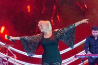 Valeria Lynch cantó de sorpresa en plena vereda de calle Corrientes 