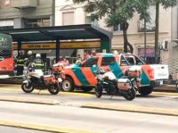 Una mujer murió tras bajar del colectivo, quedar enganchada y ser arrastrada en un carril del Metrobús