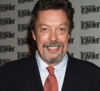 Murió Tim Curry, el icónico actor británico que marcó una era en el cine, el teatro y la televisión