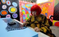 Murió la artista japonesa Yayoi Kusama a los 97 años