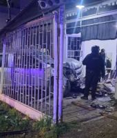 La Plata: Manejaba borracho, destruyó el frente de una casa y una nena resultó hospitalizada