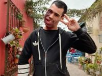 Patinaba en la Línea B y un pasajero intentó hacerlo caer: el video que se viralizó