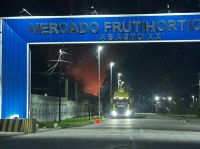 Incendio de gran magnitud en Sarandí afectó la visibilidad en la Autopista Buenos Aires - La Plata