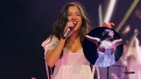 Olivia Rodrigo inició su nueva gira y sorprendió con un vestido que se deshizo en pleno show