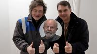 Javier Milei felicitó a Flávio Bolsonaro por la "histórica elección" y volvió a atacar a Lula  