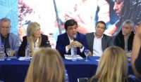 Espinoza fue reelegido al frente de la FAM y los intendentes reclamaron un cambio de rumbo a Milei