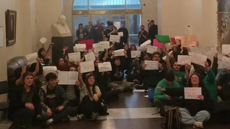 El Gobierno repudió la toma del Palacio Pizzurno y denunciará a los estudiantes