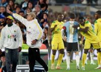 El entrenador de Benín explotó tras la despedida de Messi: "Los argentinos no nos dieron nada"