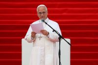 El papa León XIV celebró una misa en su habitación tras ser operado de cáncer de pulmón